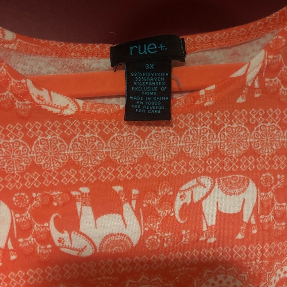 Elephant Tee with sleeve cutouts - Picture 3 of 3